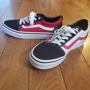 Brand New Boy Vans Color Inverted Shoes SZ. 4